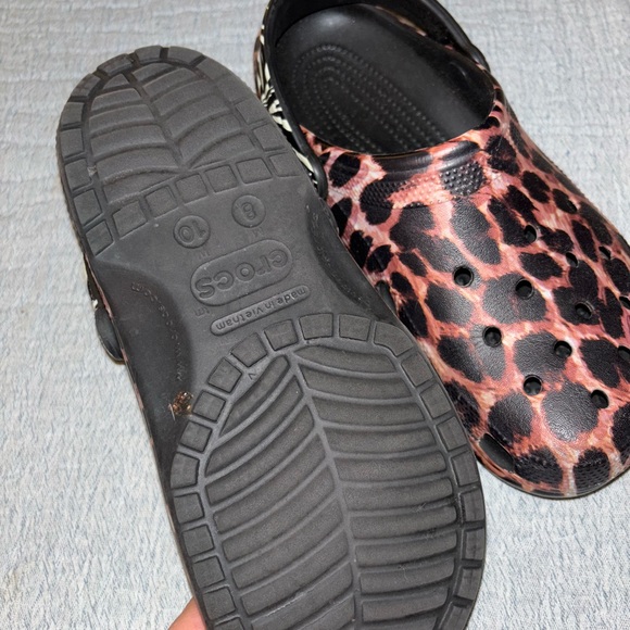 Crocs Classic Unisex Shoes Animal Print Clogs, Slip On M8 W 10 - Picture 6 of 8